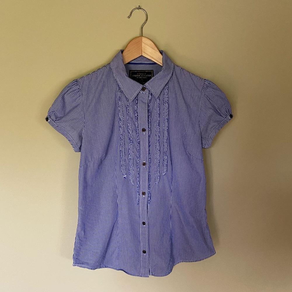 🦅AMERICAN EAGLE OUTFITTERS Button Down